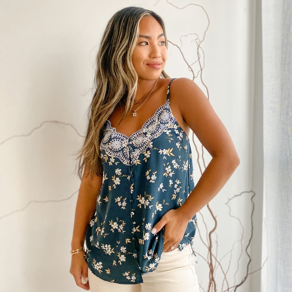 NWT Floral Tank